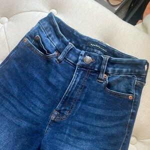 These are a Aeropostale high-rise, curvy jagging a size 2